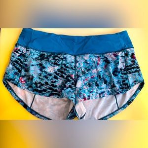 Lululemon Speed Up shorts size 6 2.5 inch like new printed mostly blue